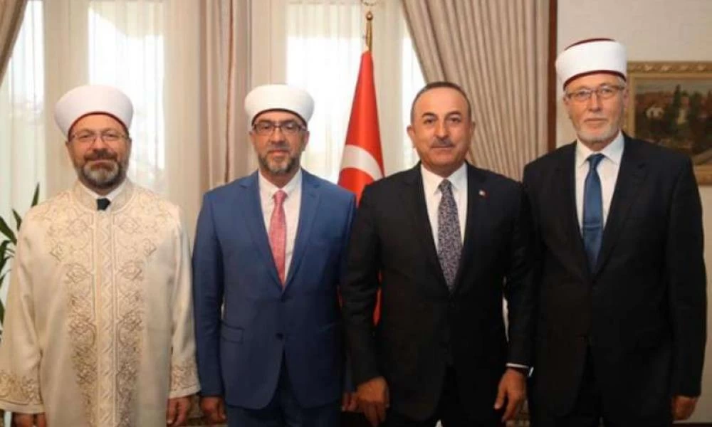 Ο ψευδομουφτής ενημερώνει τον Τσαβούσογλου για “την κατάσταση στη Θράκη” και το διαφημίζει κιόλας!